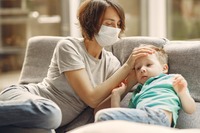 Infekcja wirusowa u dziecka – ile trwa i co podawać?